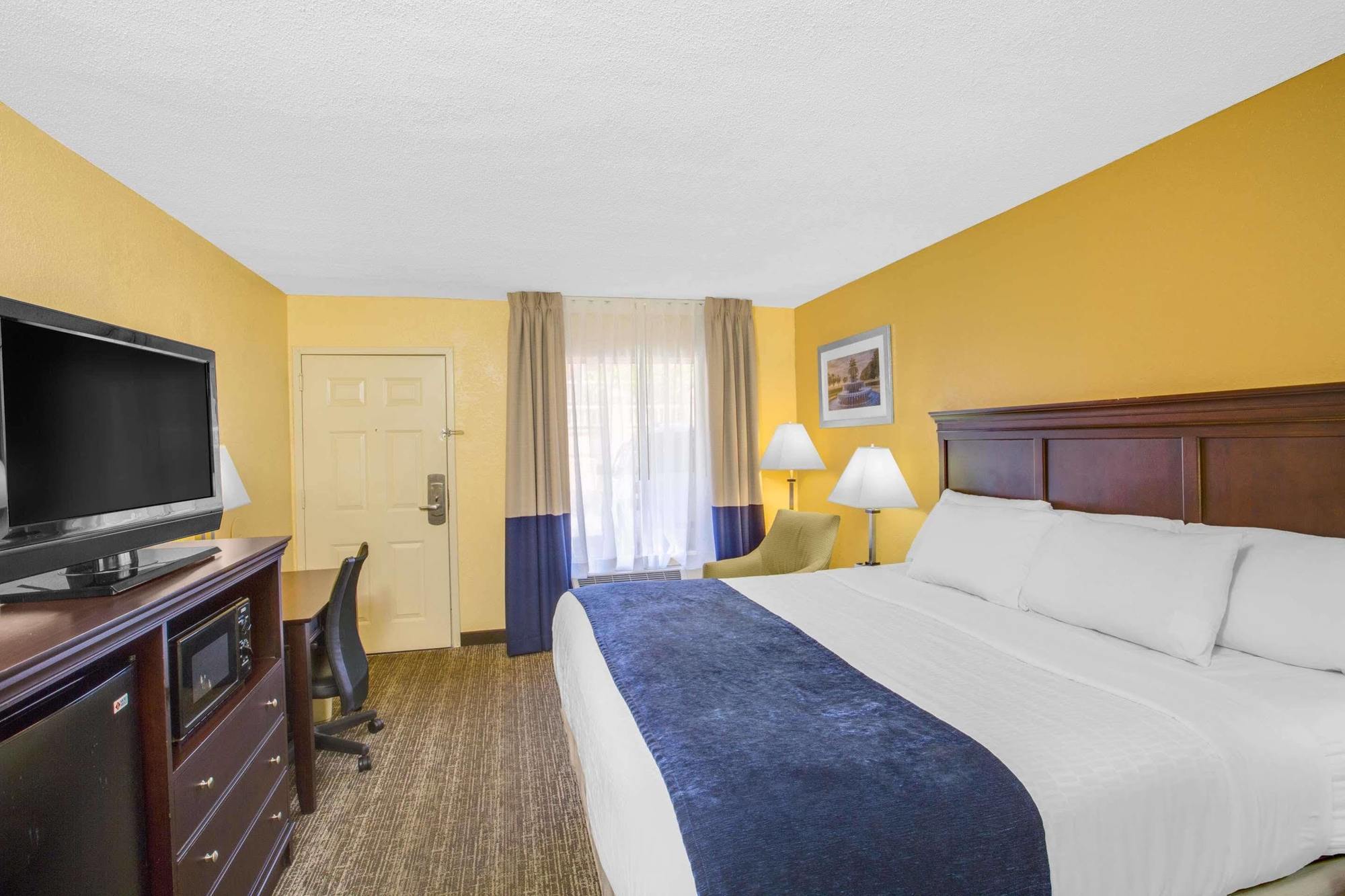 Days Inn By Wyndham Charleston Historic District Екстер'єр фото